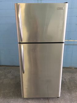 21 Cubic Foot Stainless Refrigerator With Ice Maker