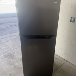 Danby Full Size Refrigerator (Great condition) DFF101B1BSLDB