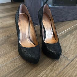 Size 7 Black BCBG Pumps