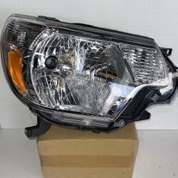 Toyota Tacoma Passenger Side Headlight for 2012 to 2015