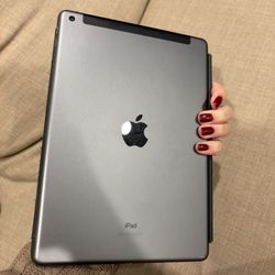 iPad 9th Generation 256GB + Keyboard Case + FREE AirTag