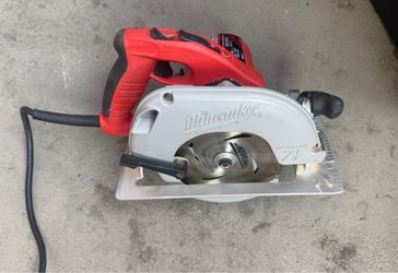 Milwaukee 7-1/4” Corded Circular Saw w/ Case – Barely Used