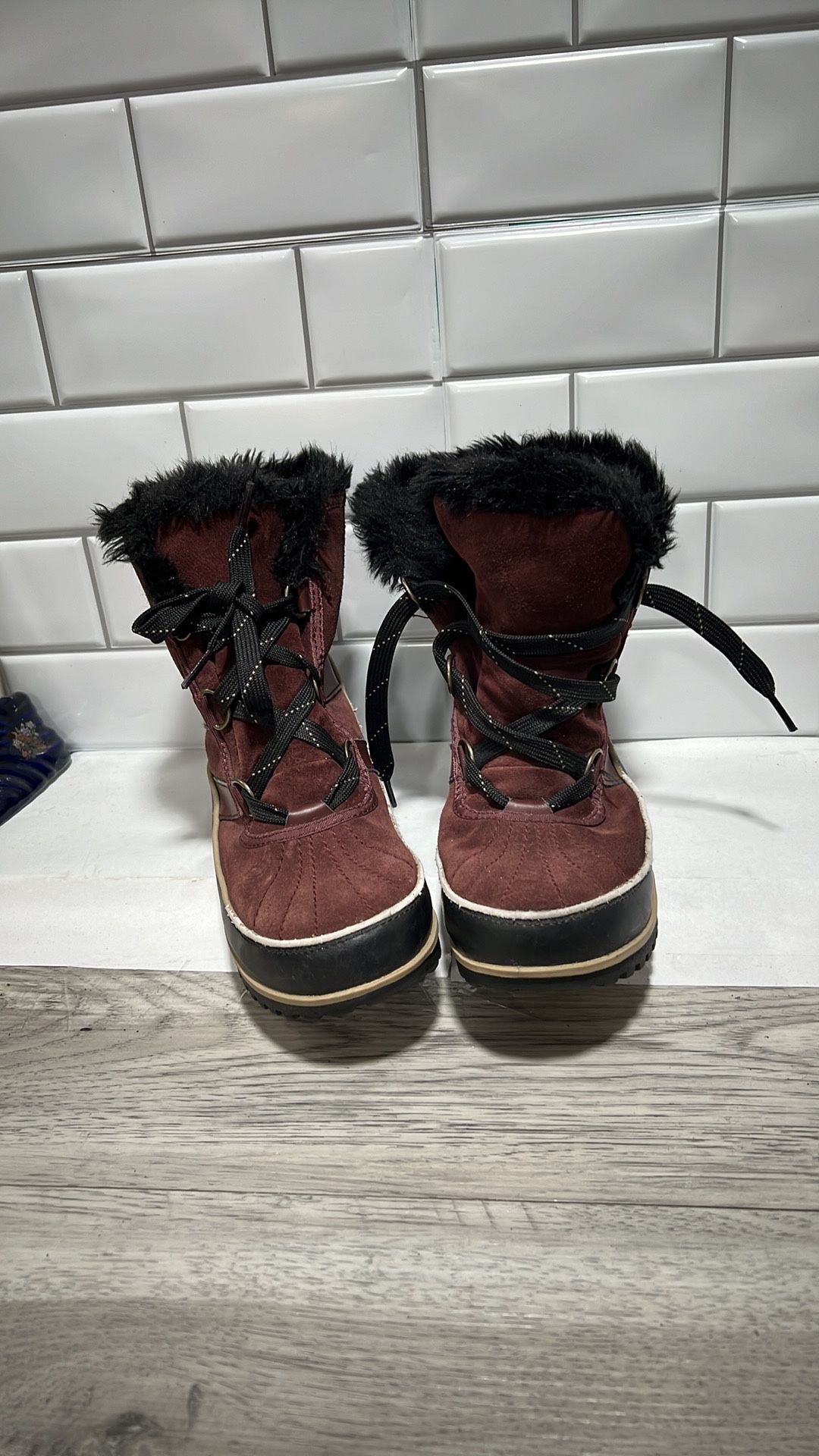 Sorel Caribou Suede Leather, Rubber and Faux Fur Waterproof Winter Boots SZ 8 