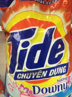 9 kilogram bags of tide w/ Downey