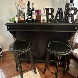 Bar With 2 Stools