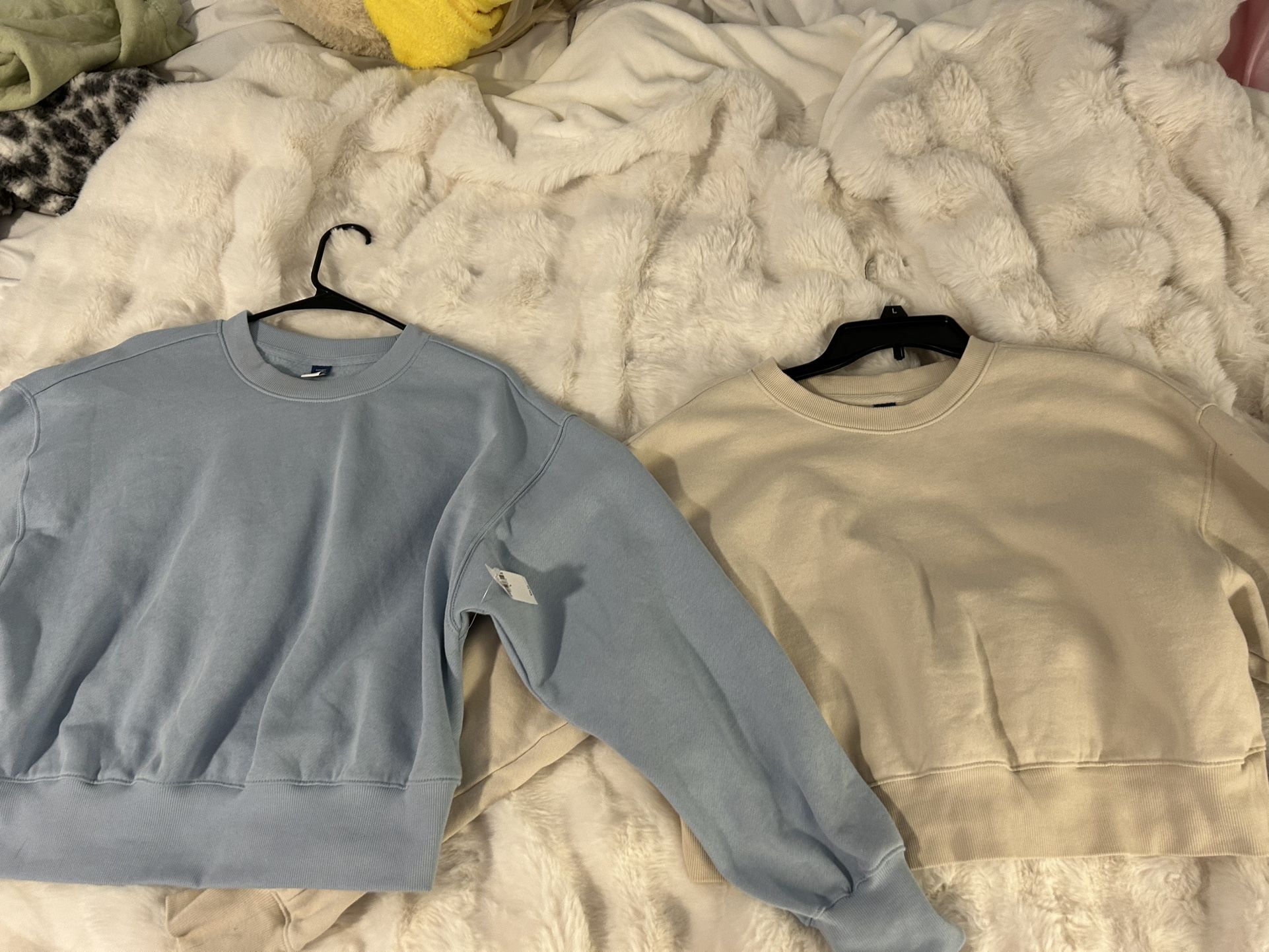 Old Navy Cropped Sweat Shirts