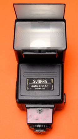 Sunpak Auto 433 AF Thyristor Flash For Nikon AF Cameras