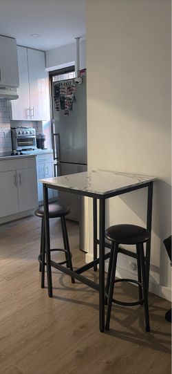 Faux marble hitop table with stools