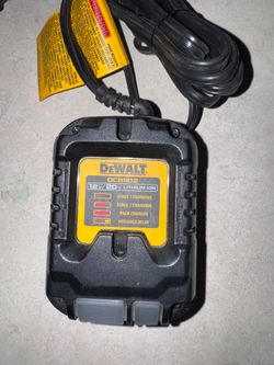 DeWALT DC81102 CHARGER 12V/20V LTIHIUM ION  CHARGER TOOL ONLY.BRAND NEW.