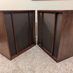 Wharfedale W70 1964 Speakers, original drivers

Watch the full restoration here: 
https://offerup.com/redirect/?o=aHR0cHM6Ly95b3V0dS5iZS9xbGhPYmgySUJY