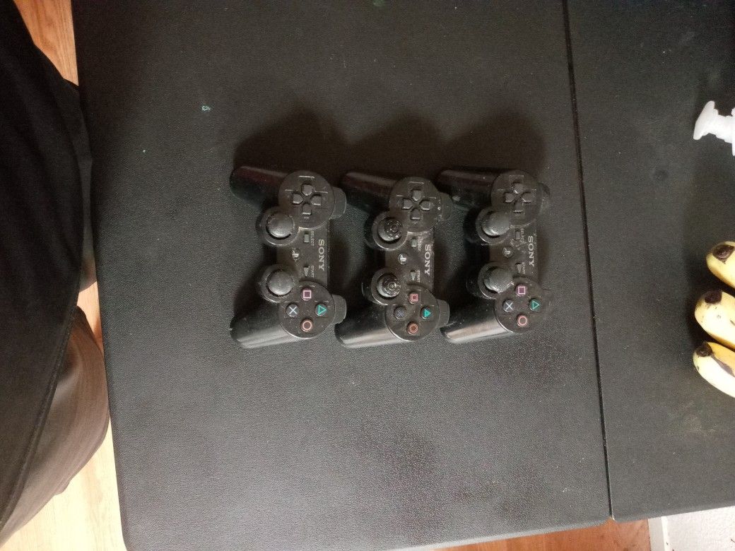 3 Broken PS3 Dualshock Controllers (For Parts Or Repairs)