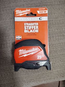 Magnetic straighter stiffer blade