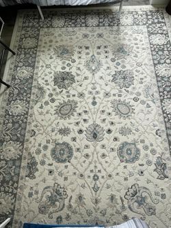 Rug Gray and White