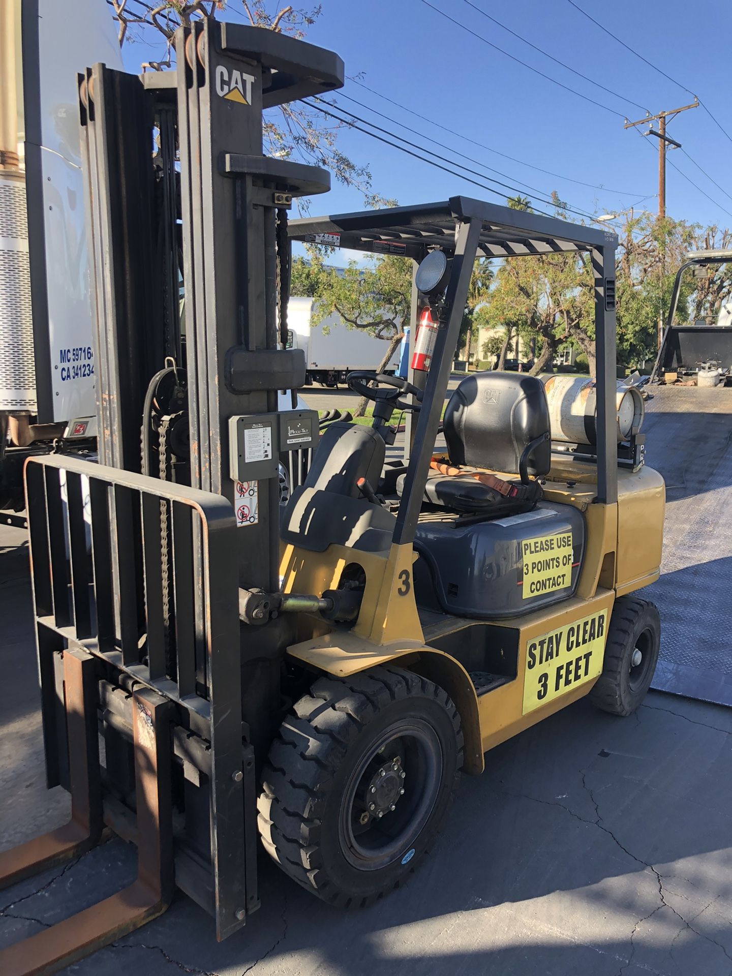 Caterpillar GP30K - 6,000lbs Pneumatic tire Forklift