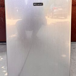 Emerson mini-refrigerator 