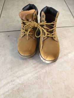 Boots sz 5