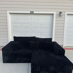 Gorgeous Couch Set