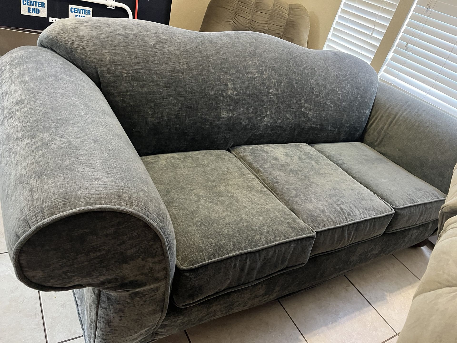 Beautiful Sofa. Super Clean, No Stains, No Pets ,No smoke. $100