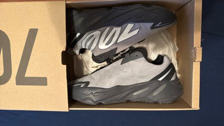 Yeezy 700 Size 9.5 Mens