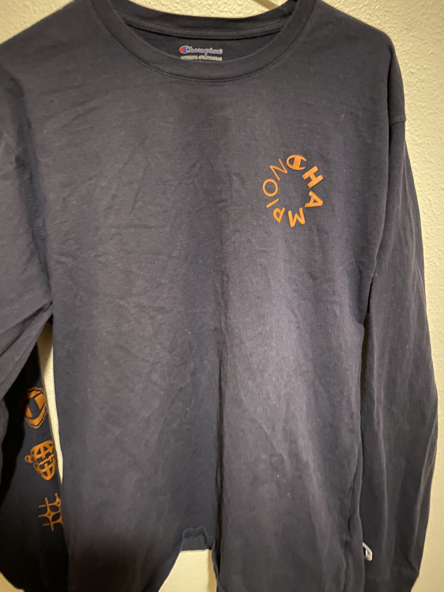 Men’s Large Dark Blue champion Shirt