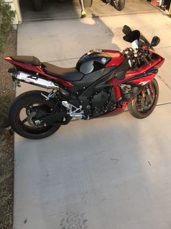 2011 Yamaha R1 Raven