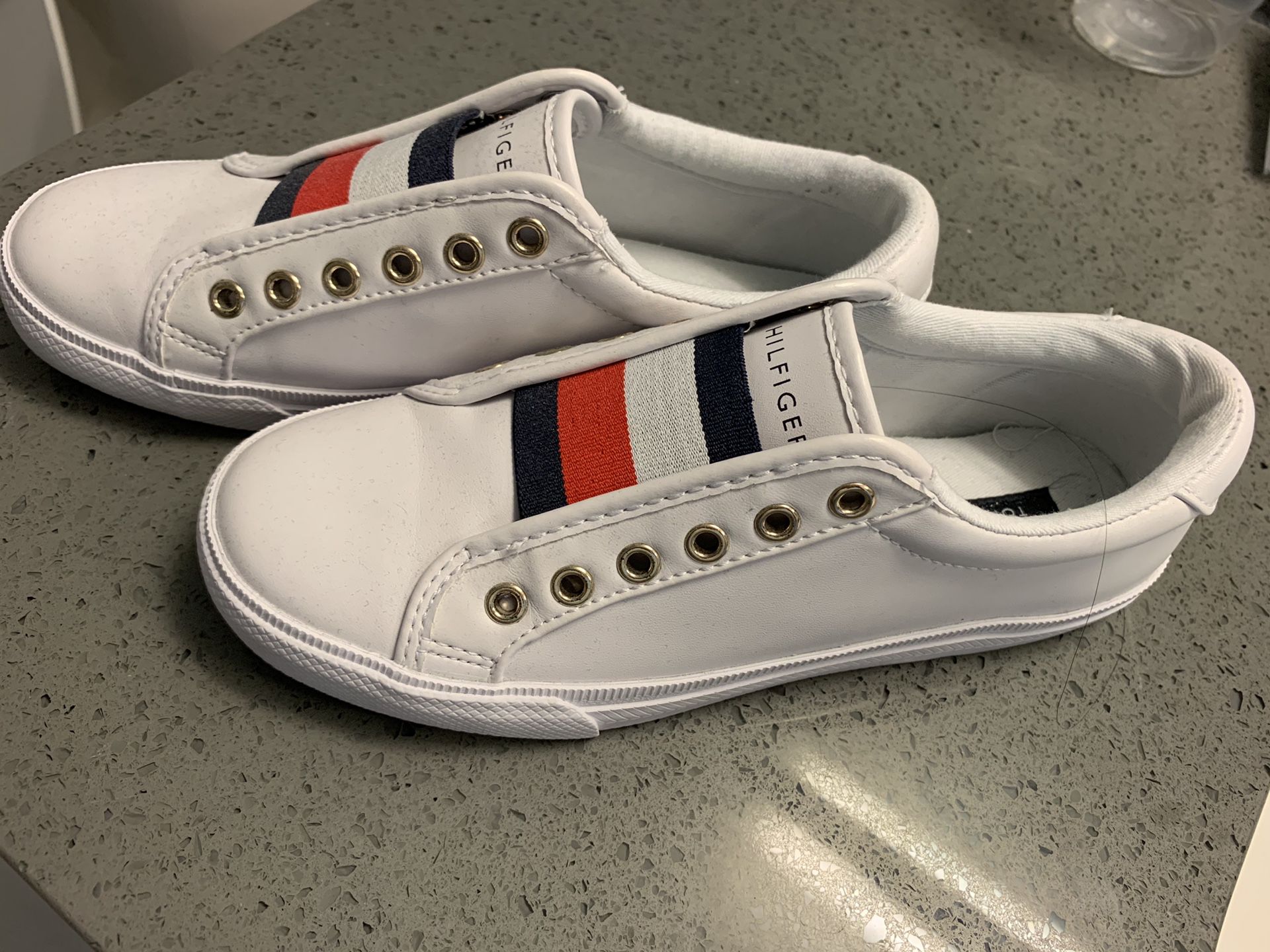 Tommy Hilfiger sneakers size 5.5