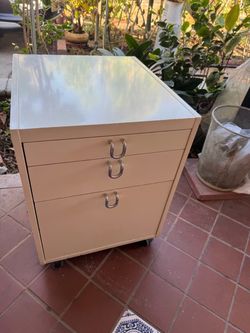 Rolling wood drawer