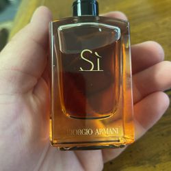 Giorgio Armani SI perfume 