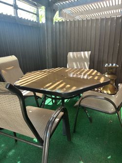 Outdoor patio/yard table and 4 chairs