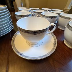 (12) Wedgwood Amherst Bone China Tea Cups & Saucers England