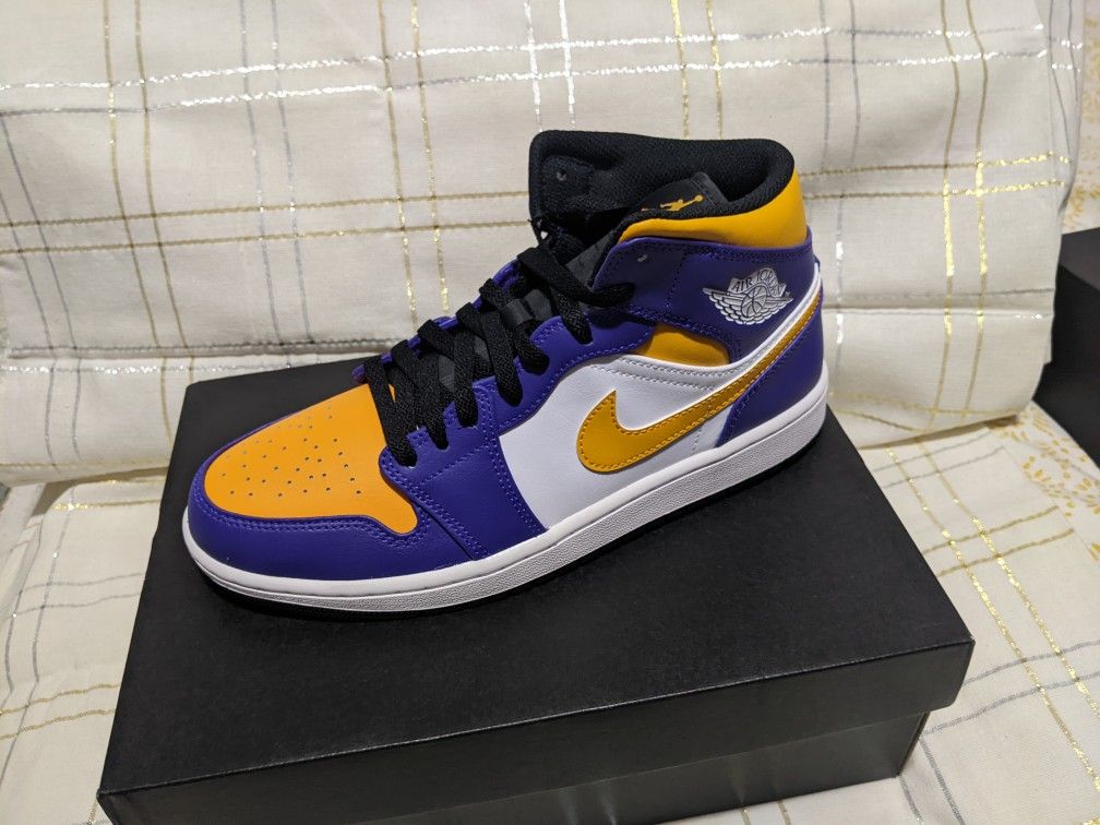 Air Jordan 1 Mid Lakers size 9