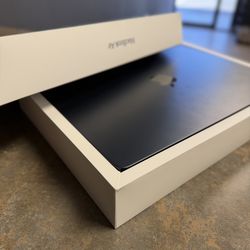 15-inch Macbook air with Apple M3 chip