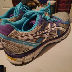 Woman's Asics Gel Elite 2