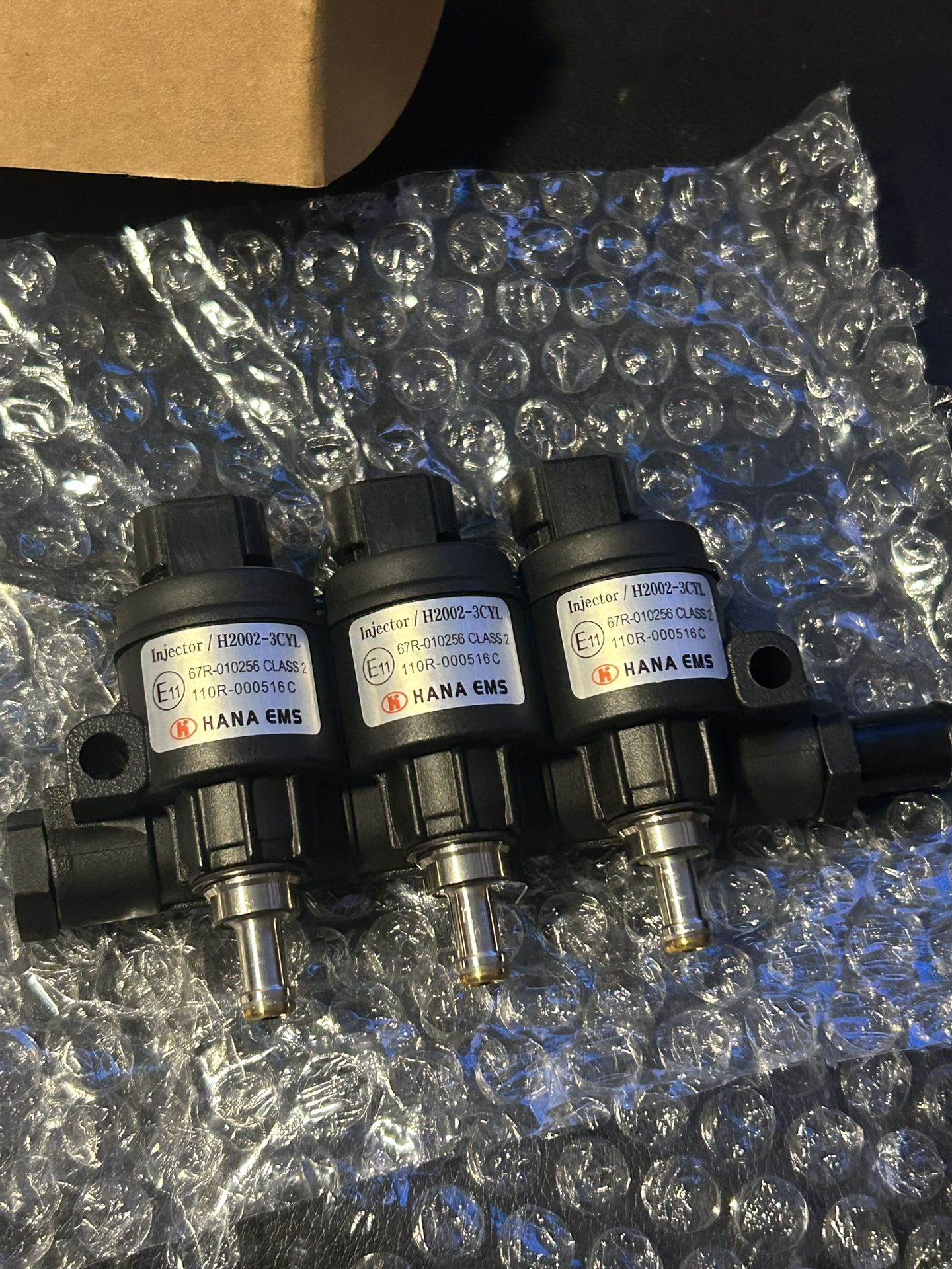 New 3cylinder side fuel rail H2002 