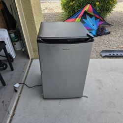 Mini Fridge 