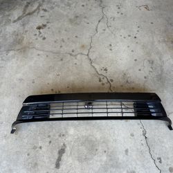2012 - 2015 Toyota Prius Front Lower Grille 53102-47010