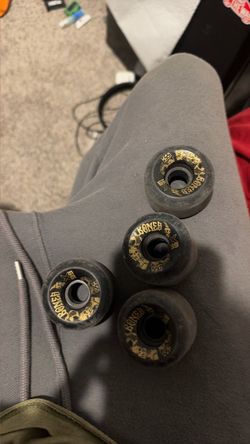 Skateboard wheels