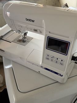 Brother SE1900 Sewing & Embroidery Machine