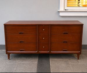 Stunning Mcm walnut 9 drawer dresser by Morris Of Ca