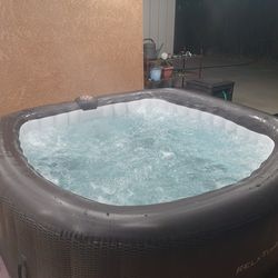 Inflatable 4-6 Person Hot Tub Spa