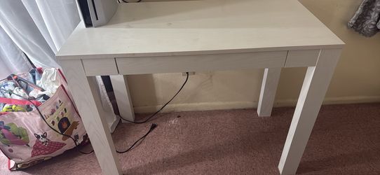 White table w/ Chair