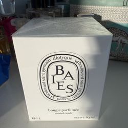 New - 6.5 Oz Baies Candle 