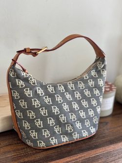 Dooney and Bourke purse