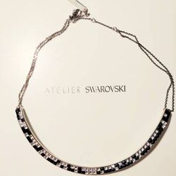 New with a box Swarovski necklace with the original box.