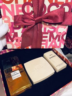 Authentic CHANEL No. 5 Gift Set Sealed 