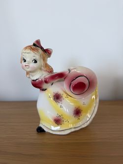 VTG Mid-Century Girl with Hat Statue/Vase, made in Japan