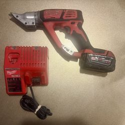 Milwaukee cordless 18 Gauge Metal Shear with batter and charger