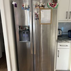 Whirlpool Refrigerator WRS973CIDM00