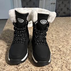 Woman’s Black And White Boots SIZE 9