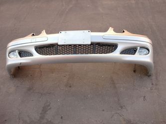 2003-2006 Mercedes E320/500 complete front bumper with all the accessories OEM.